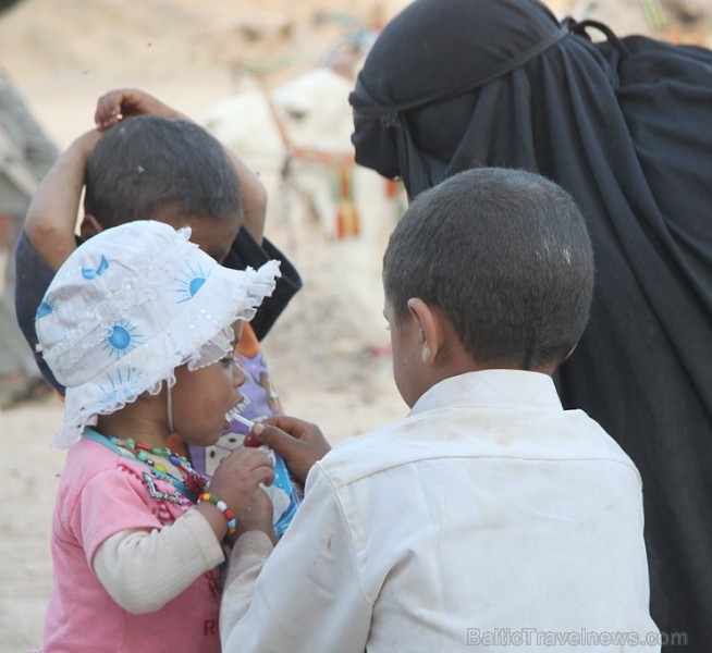 Travelnews.lv ciemojas pie beduīniem. Vairāk informācijas par ceļojumiem uz Ēģipti - www.GoAdventure.lv 109529
