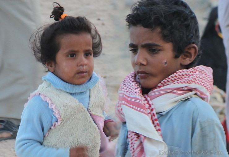 Travelnews.lv ciemojas pie beduīniem. Vairāk informācijas par ceļojumiem uz Ēģipti - www.GoAdventure.lv 109531