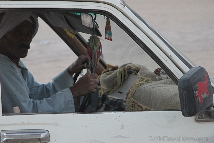 Travelnews.lv ciemojas pie beduīniem. Vairāk informācijas par ceļojumiem uz Ēģipti - www.GoAdventure.lv 109546