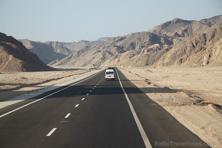 Ceļš no Hurgadas uz Luksoru tiek būvēts par labu tūristiem. Vairāk par ceļojumiem uz Ēģipti - www.goadventure.lv 109553