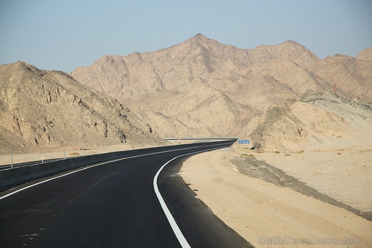 Ceļš no Hurgadas uz Luksoru tiek būvēts par labu tūristiem. Vairāk par ceļojumiem uz Ēģipti - www.goadventure.lv 109558
