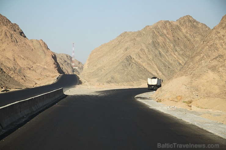 Ceļš no Hurgadas uz Luksoru tiek būvēts par labu tūristiem. Vairāk par ceļojumiem uz Ēģipti - www.goadventure.lv 109560