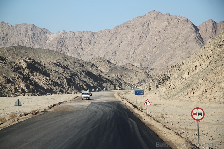 Ceļš no Hurgadas uz Luksoru tiek būvēts par labu tūristiem. Vairāk par ceļojumiem uz Ēģipti - www.goadventure.lv 109568