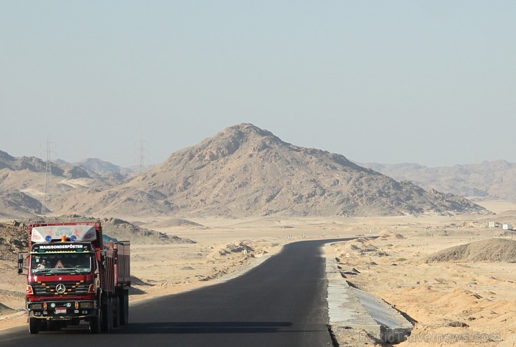 Ceļš no Hurgadas uz Luksoru tiek būvēts par labu tūristiem. Vairāk par ceļojumiem uz Ēģipti - www.goadventure.lv 109569