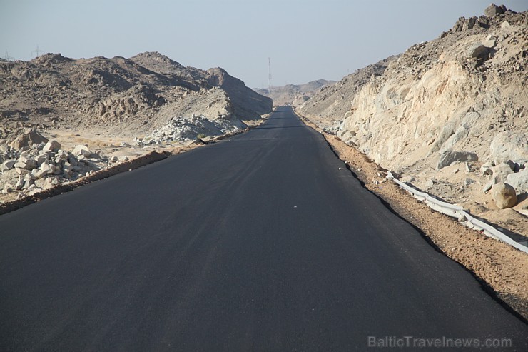 Ceļš no Hurgadas uz Luksoru tiek būvēts par labu tūristiem. Vairāk par ceļojumiem uz Ēģipti - www.goadventure.lv 109570