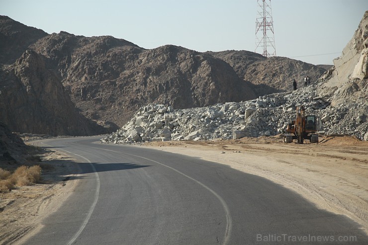Ceļš no Hurgadas uz Luksoru tiek būvēts par labu tūristiem. Vairāk par ceļojumiem uz Ēģipti - www.goadventure.lv 109572