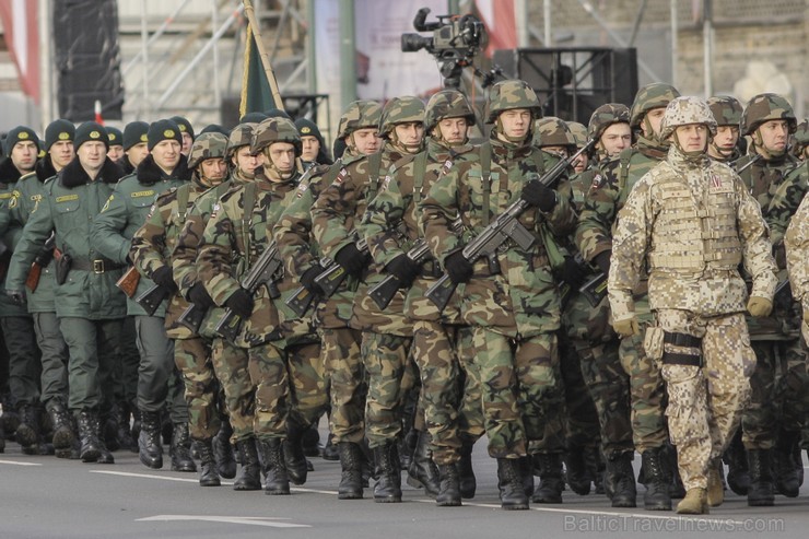 Latvijas Republikas neatkarības proklamēšanas 95.gadadienai veltīto Nacionālo bruņoto spēku militāro parādi 11.novembra krastmalā šodien vēroja tūksto Latvijas Republikas neatkarības proklamēšanas 95.gadadienai veltīto Nacionālo bruņoto spēku militāro parādi 11.novembra krastmalā šodien vēroja tūksto 109637