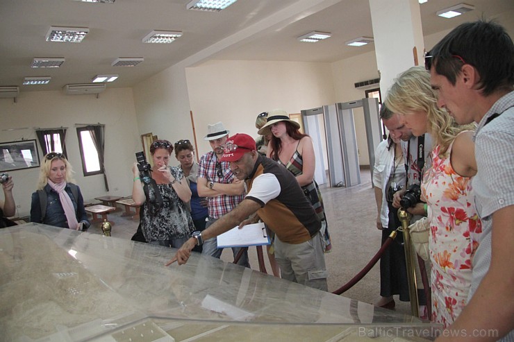 Travelnews.lv apmeklē valdnieces Hatšepsutas templi Luksorā. Vairāk informācijas par ceļojumiem uz Ēģipti - www.GoAdventure.lv Travelnews.lv apmeklē valdnieces Hatšepsutas templi Luksorā. Vairāk informācijas par ceļojumiem uz Ēģipti - www.GoAdventure.lv 109684