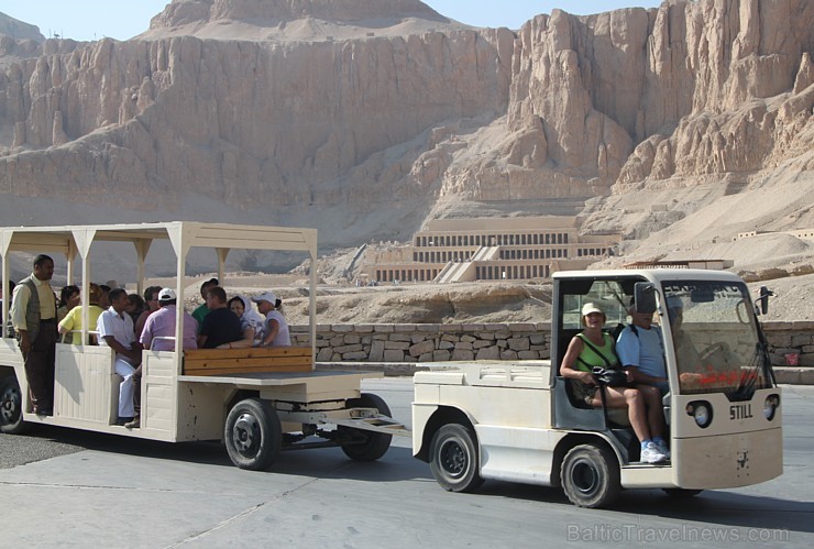 Travelnews.lv apmeklē valdnieces Hatšepsutas templi Luksorā. Vairāk informācijas par ceļojumiem uz Ēģipti - www.GoAdventure.lv Travelnews.lv apmeklē valdnieces Hatšepsutas templi Luksorā. Vairāk informācijas par ceļojumiem uz Ēģipti - www.GoAdventure.lv 109688