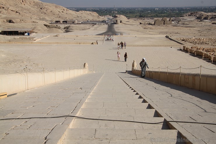 Travelnews.lv apmeklē valdnieces Hatšepsutas templi Luksorā. Vairāk informācijas par ceļojumiem uz Ēģipti - www.GoAdventure.lv Travelnews.lv apmeklē valdnieces Hatšepsutas templi Luksorā. Vairāk informācijas par ceļojumiem uz Ēģipti - www.GoAdventure.lv 109711