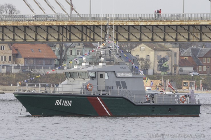 Daugavā svētku laikā tika demonstrēti Jūras spēku kuģi 109714