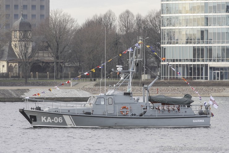 Daugavā svētku laikā tika demonstrēti Jūras spēku kuģi 109715