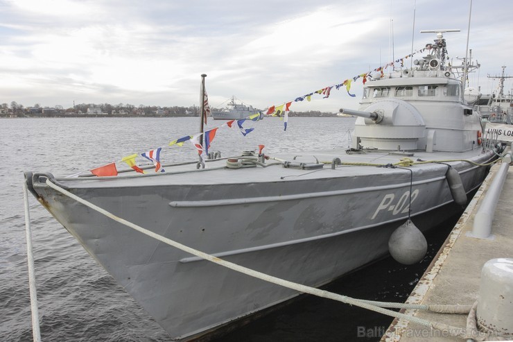 Daugavā svētku laikā tika demonstrēti Jūras spēku kuģi 109721