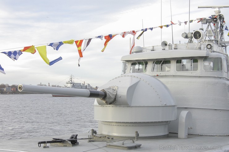 Daugavā svētku laikā tika demonstrēti Jūras spēku kuģi 109722