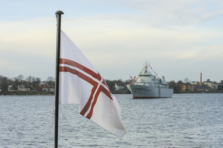 Daugavā svētku laikā tika demonstrēti Jūras spēku kuģi 109730