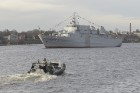Daugavā svētku laikā tika demonstrēti Jūras spēku kuģi 19
