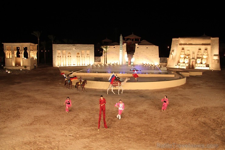 Tūristi vakaros dodas uz ēģiptiešu priekšnesumiem Hurgadā. Vairāk informācijas par ceļojumiem uz Ēģipti - www.GoAdventure.lv 110366