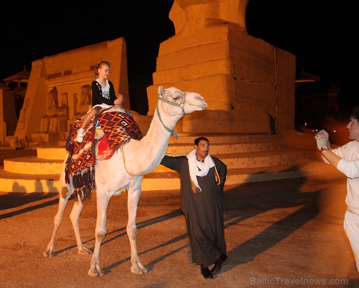 Tūristi vakaros dodas uz ēģiptiešu priekšnesumiem Hurgadā. Vairāk informācijas par ceļojumiem uz Ēģipti - www.GoAdventure.lv 110373