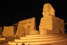 Tūristi vakaros dodas uz ēģiptiešu priekšnesumiem Hurgadā un viens no populārākajiem ir www.pickalbatrosresorts.com 1