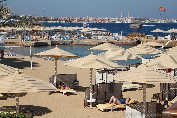 Travelnews.lv dzīvo un iepazīst Hurgadas viesnīcu «SunrisE Holidays Resort». Vairāk informācijas par ceļojumiem uz Ēģipti - www.goadventure.lv 110657
