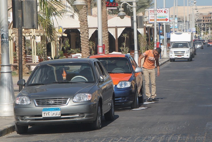 Bildes no ceļu satiksmes Hurgadā un tās apkaimē. Vairāk informācijas par ceļojumiem uz Ēģipti - www.goadventure.lv 110698