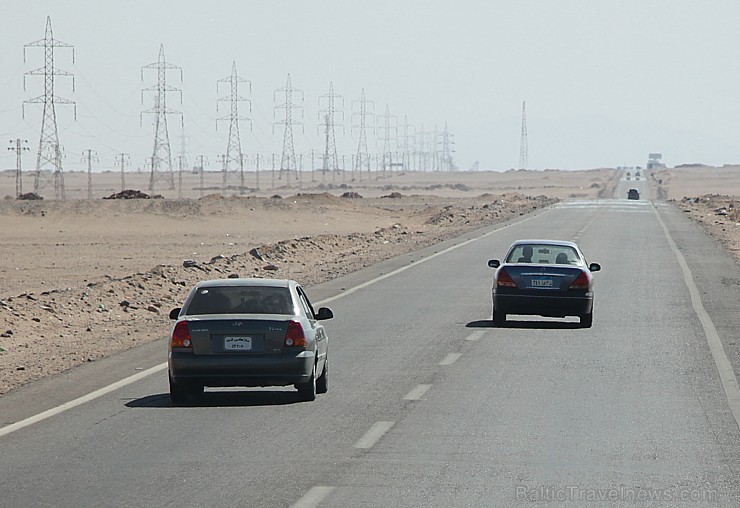 Bildes no ceļu satiksmes Hurgadā un tās apkaimē. Vairāk informācijas par ceļojumiem uz Ēģipti - www.goadventure.lv 110708