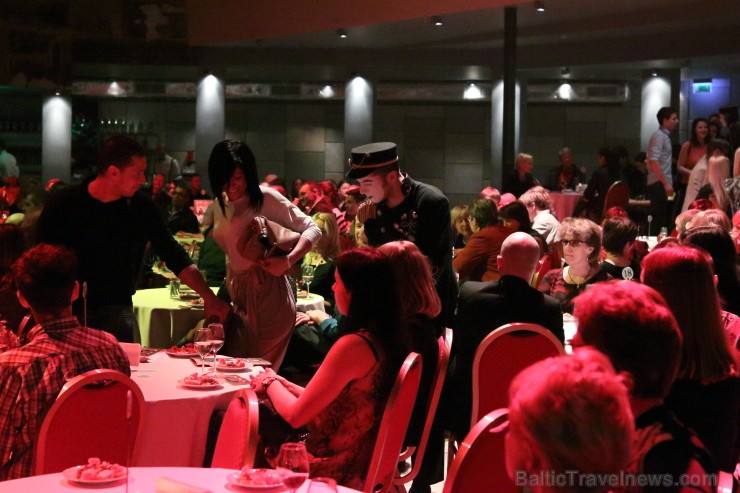 2013. gada decembrī populārā koncertiestudējuma Cabaret izrādes notiks koncertzālē Palladium. Foto: www.fotoatelje.lv 2013. gada decembrī populārā koncertiestudējuma Cabaret izrādes notiks koncertzālē Palladium. Foto: www.fotoatelje.lv 110737