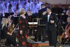Lielajā ģildē kopā ar Latvijā iemīļotiem skatuves māksliniekiem izskanējis gada sirsnīgākais labdarības koncerts, kas veltīts talantīgu bērnu un jauni 17