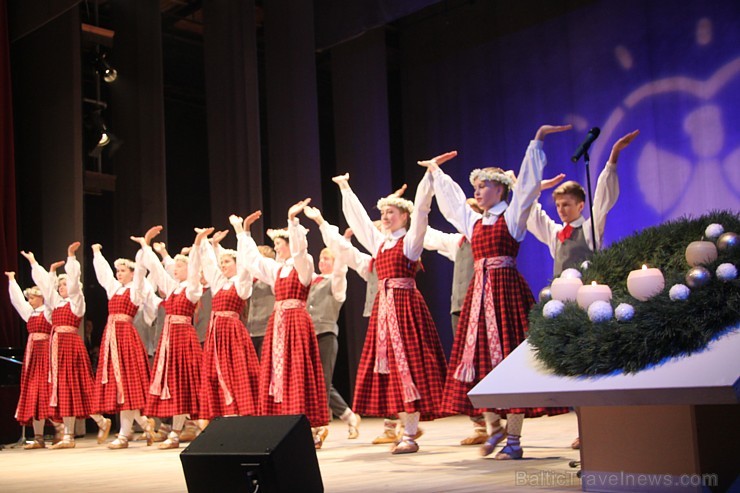 Labdarības akcijas «Eņģeļi pār Latviju» koncerts skan Ogrē 111081