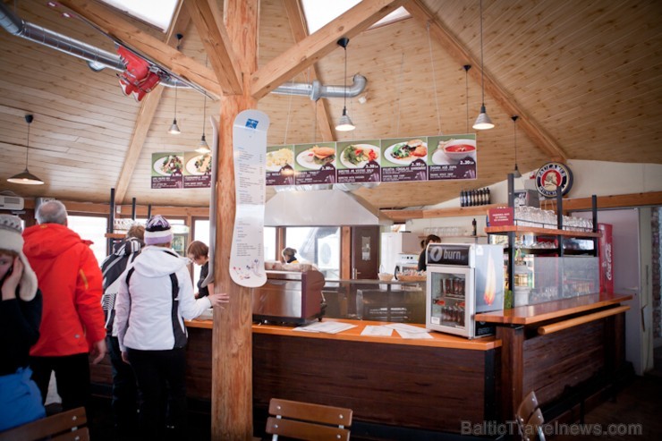 Pašā Žagarkalna virsotnē, kafejnīcas Cafe Popular Sniegā ēkas otrajā stāvā, atrodams apartaments – brīvdienu māja ģimenēm Cēsu vimbas - www.hotelkolon Pašā Žagarkalna virsotnē, kafejnīcas Cafe Popular Sniegā ēkas otrajā stāvā, atrodams apartaments – brīvdienu māja ģimenēm Cēsu vimbas - www.hotelkolon 111235