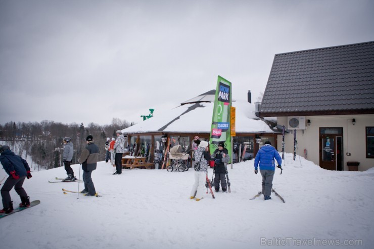 Pašā Žagarkalna virsotnē, kafejnīcas Cafe Popular Sniegā ēkas otrajā stāvā, atrodams apartaments – brīvdienu māja ģimenēm Cēsu vimbas - www.hotelkolon Pašā Žagarkalna virsotnē, kafejnīcas Cafe Popular Sniegā ēkas otrajā stāvā, atrodams apartaments – brīvdienu māja ģimenēm Cēsu vimbas - www.hotelkolon 111236