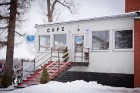 Arī Cīruļkalnā Cafe Popular Sniegā piedāvā gardu maltīti un iespēju sasildīties 15