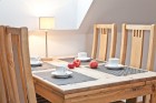 Pašā Žagarkalna virsotnē, kafejnīcas Cafe Popular Sniegā ēkas otrajā stāvā, atrodams apartaments – brīvdienu māja ģimenēm Cēsu vimbas - www.hotelkolon 8