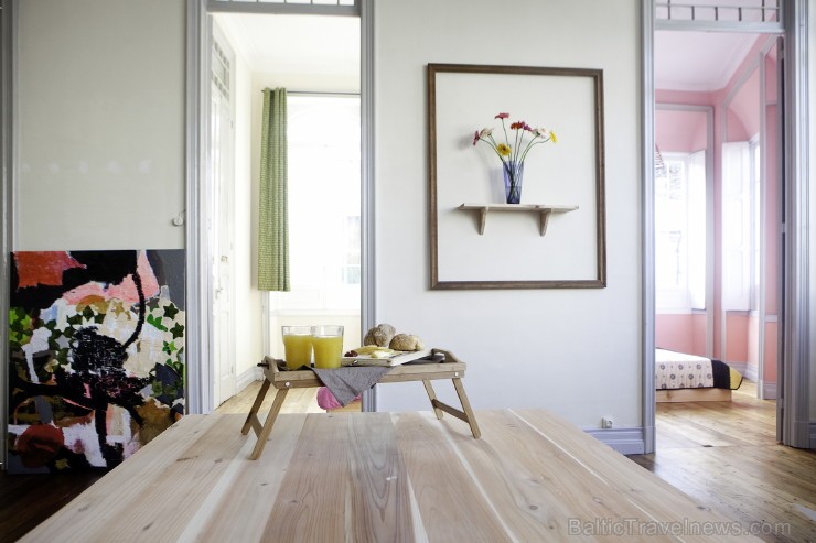 Šajos apartamentos ir liela un ērta dzīvojamā istaba ar vienu dīvānu un lielu ēdamgaldu, kas paredzēts 8-10 cilvēkiem. Vairāk informācijas - www.faceb Šajos apartamentos ir liela un ērta dzīvojamā istaba ar vienu dīvānu un lielu ēdamgaldu, kas paredzēts 8-10 cilvēkiem. Vairāk informācijas - www.faceb 111472