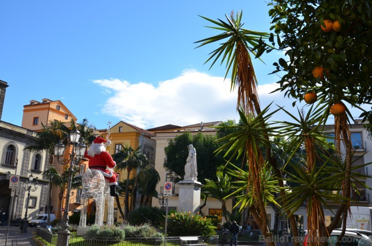 Remiro Travel grandioza Vidusjūras kruīza laikā apskata svētku noskaņās rotāto Sorento Itālijā - www.remirotravel.lv Remiro Travel grandioza Vidusjūras kruīza laikā apskata svētku noskaņās rotāto Sorento Itālijā - www.remirotravel.lv 111591