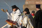 Latvijas Pareizticīgo baznīca svin Kunga Kristīšanas svētkus un peldas Daugavā 2
