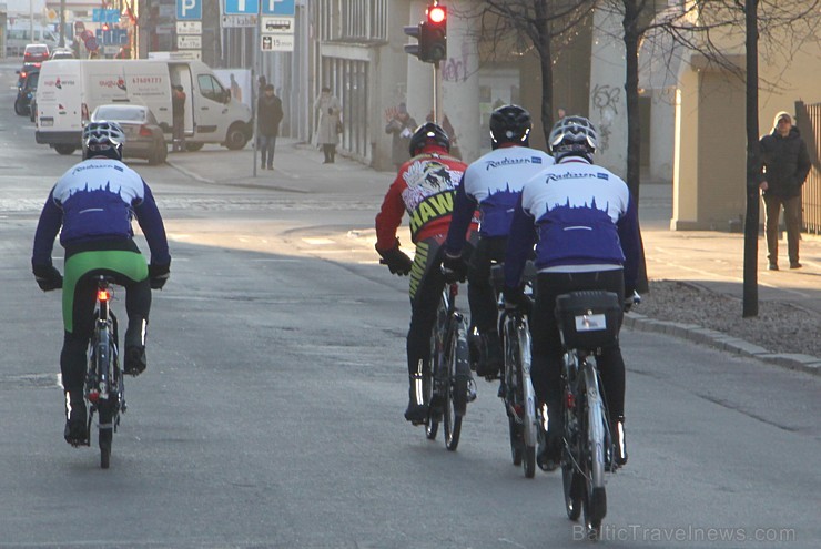 Radisson Blu viesnīcas atbalstīti 4 riteņbraucēji ar cēlu nolūku dodas uz Sočiem 112855