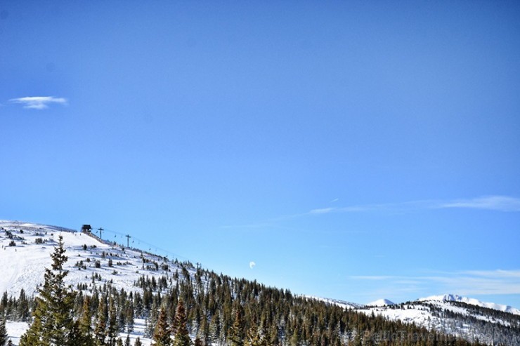 Kolorado Winter Park kūrorts sastāv no trīs savstarpēji savienotām kalnu virsotnēm : Winter Park, Mary Jane, and Vasquez Ridge Kolorado Winter Park kūrorts sastāv no trīs savstarpēji savienotām kalnu virsotnēm : Winter Park, Mary Jane, and Vasquez Ridge 113086