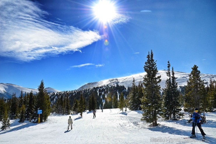 Kolorado Winter Park kūrorts sastāv no trīs savstarpēji savienotām kalnu virsotnēm : Winter Park, Mary Jane, and Vasquez Ridge Kolorado Winter Park kūrorts sastāv no trīs savstarpēji savienotām kalnu virsotnēm : Winter Park, Mary Jane, and Vasquez Ridge 113092