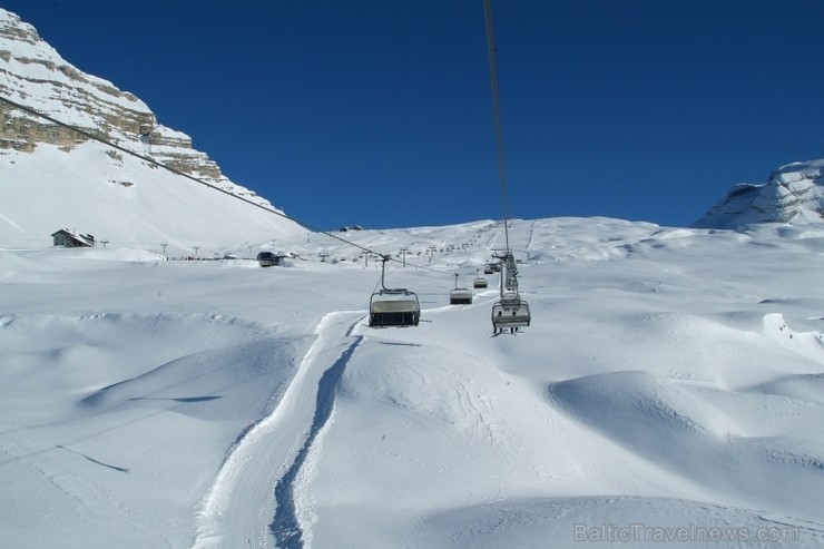 Madonna di Campiglio kūrorts atrodas Itālijas Ziemeļos starp Brenta Dolomītu Alpiem un Adamello-Presanella Glacieriem. Madonna di Campiglio kūrorts atrodas Itālijas Ziemeļos starp Brenta Dolomītu Alpiem un Adamello-Presanella Glacieriem. 113154
