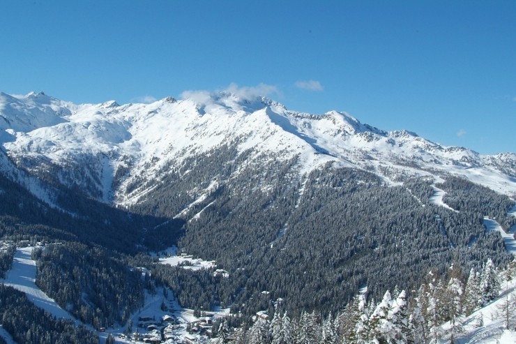 Madonna di Campiglio kūrorts atrodas Itālijas Ziemeļos starp Brenta Dolomītu Alpiem un Adamello-Presanella Glacieriem. 113155