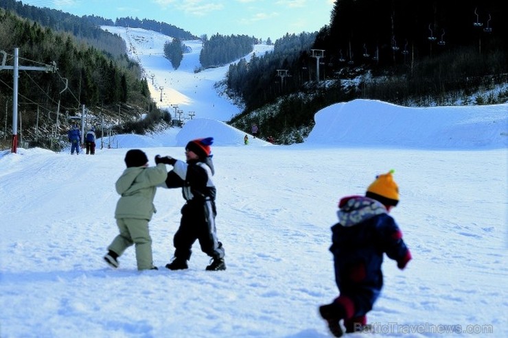 Plejsy atpūtas un slēpošanas kūrorts atrodas Slovākijā, olovske Vrchy kalnu masīvā apmēram 1000 m augstumā.Tas piedāvā 14 trases gan iesācējiem, gan p Plejsy atpūtas un slēpošanas kūrorts atrodas Slovākijā, olovske Vrchy kalnu masīvā apmēram 1000 m augstumā.Tas piedāvā 14 trases gan iesācējiem, gan p 113207