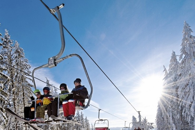 Čehijas Dienvidrietumos pie Austrijas robežas atrodas Lipno slēpošanas kūrorts, kas piedāvā vairākas trases ar dažāda veida pacēlājiem, kā arī citas a 113222