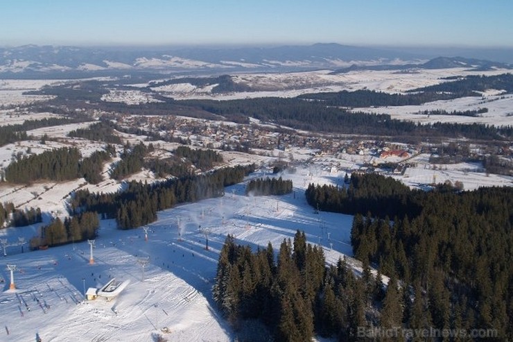 Bialka Tatrzanska kūrorts apvieno trīs slēpošanas centrus - Kotelnica, Kaniowka un Bania. Centri ir apvienojušies un piedāvā iegādāties apvienoto ieej Bialka Tatrzanska kūrorts apvieno trīs slēpošanas centrus - Kotelnica, Kaniowka un Bania. Centri ir apvienojušies un piedāvā iegādāties apvienoto ieej 113280