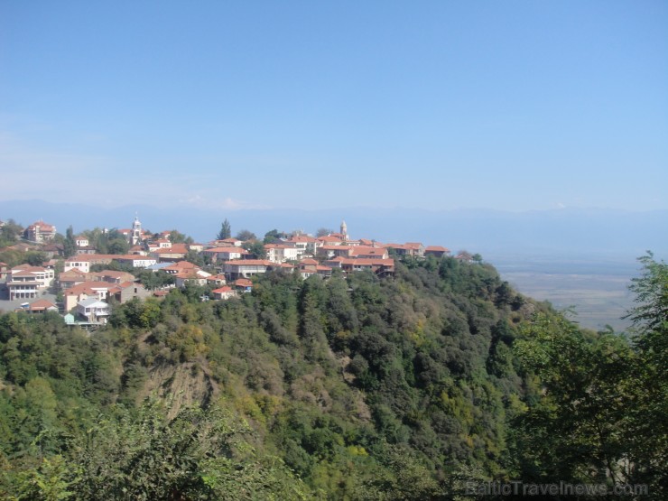 Gruzija septembra beigās. Saulaina un ziedoša, augļu un vīnu pārpilnība... Vairāk informācijas par ceļojumu www.remirotravel.lv Gruzija septembra beigās. Saulaina un ziedoša, augļu un vīnu pārpilnība... Vairāk informācijas par ceļojumu www.remirotravel.lv 113583