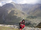 Pa Kaukāza kara ceļu... Tālumā Kazbegi... Lieliska iespēja apskatīt Svēto Trīsvienības klosteri augšā kalnos. Vairāk informācijas par ceļojumu  www.re 17