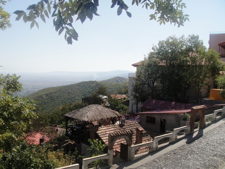 Sighnaghi- skaista, veca pilsēta, kuru ieskauj aizsargmūris. Vairāk informācijas par ceļojumu www.remirotravel.lv Sighnaghi- skaista, veca pilsēta, kuru ieskauj aizsargmūris. Vairāk informācijas par ceļojumu www.remirotravel.lv 113592