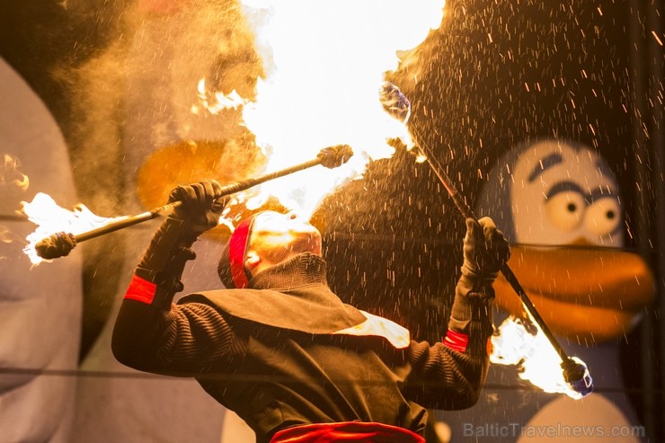 Vislielāko apmeklētāju uzmanību piesaistīja uguns šova meistars Dmitrijs Pudovs no projekta Fire Spirit 113677