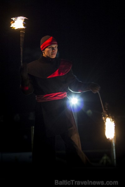 Vislielāko apmeklētāju uzmanību piesaistīja uguns šova meistars Dmitrijs Pudovs no projekta Fire Spirit Vislielāko apmeklētāju uzmanību piesaistīja uguns šova meistars Dmitrijs Pudovs no projekta Fire Spirit 113680