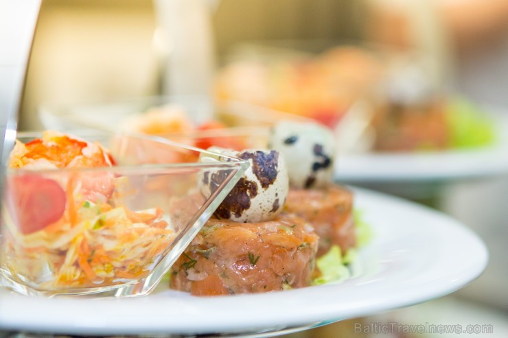 Katru svētdienu no pulksten 12:00 līdz 17:00 elegantajā restorānā Caviar Club notiek vēlās brokastis, kas ir šīs sezonas jaunums viesnīcā Baltic Beach 113845